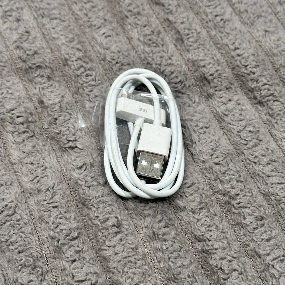 Apple 30 Pin White USB Charging Cable
